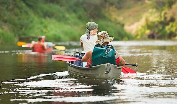 Gruppe Kanufahrer im Bayerischen Wald - © Shutterstock